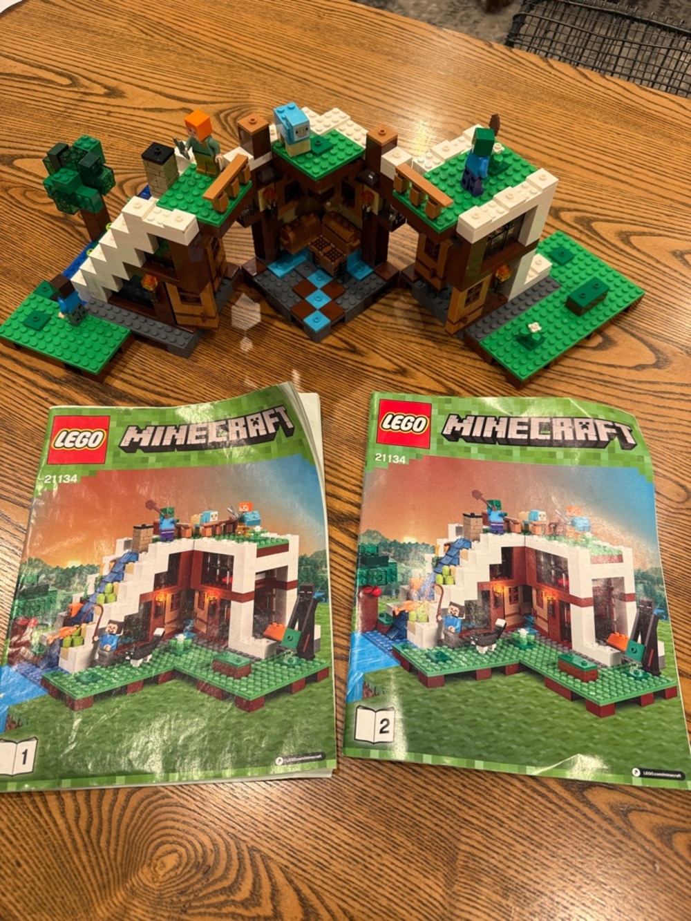 LEGO mincraft: The Waterfall Base (21134)